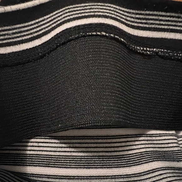 Guess Mini Pencil Skirt Black and White Stripes - Picture 5 of 5